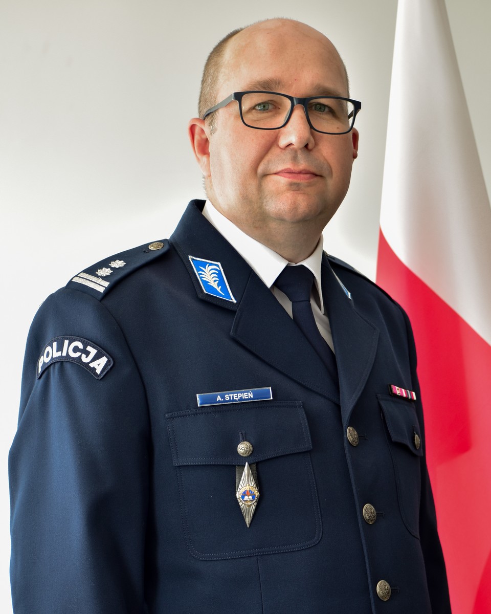 zdjęcie kolorowe: młodszy inspektor Arkadiusz Stępień Zastępca Komendanta Miejski Policji w Katowicach