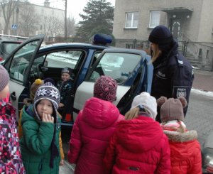 Policjantka na spotkaniu z przedszkolakami