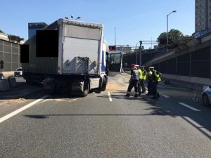 wypadek z udziałem samochodu ciężarowego