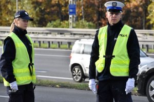 Policjanci podczas akcji ZNICZ 2018 w Katowicach
