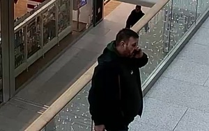 zdjęcie kolorowe: mężczyzna podejrzewany o przywłaszczenie portfela z dokumentami